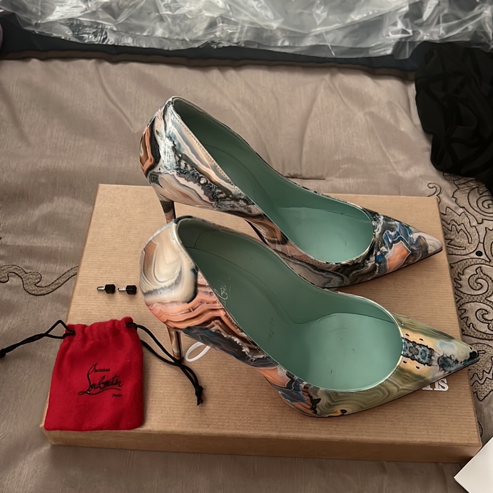 Brand new never worn patent leather material multicolor Kate 100